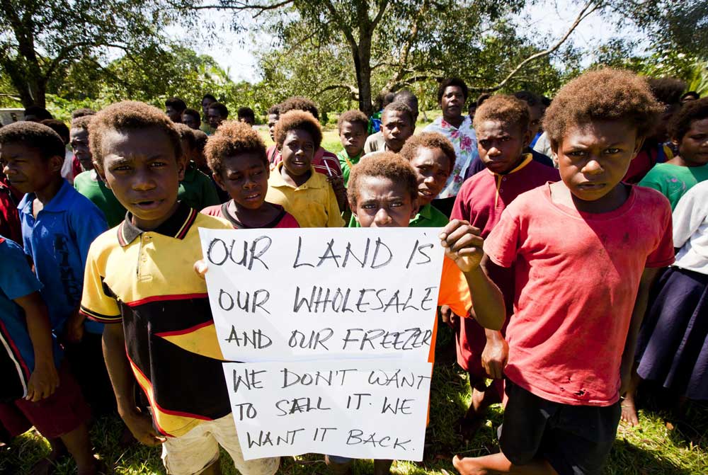 Children in Lau Village, in West Pomio, protesting the grabbing of their land. Credit: Paul Hilton / Greenpeace